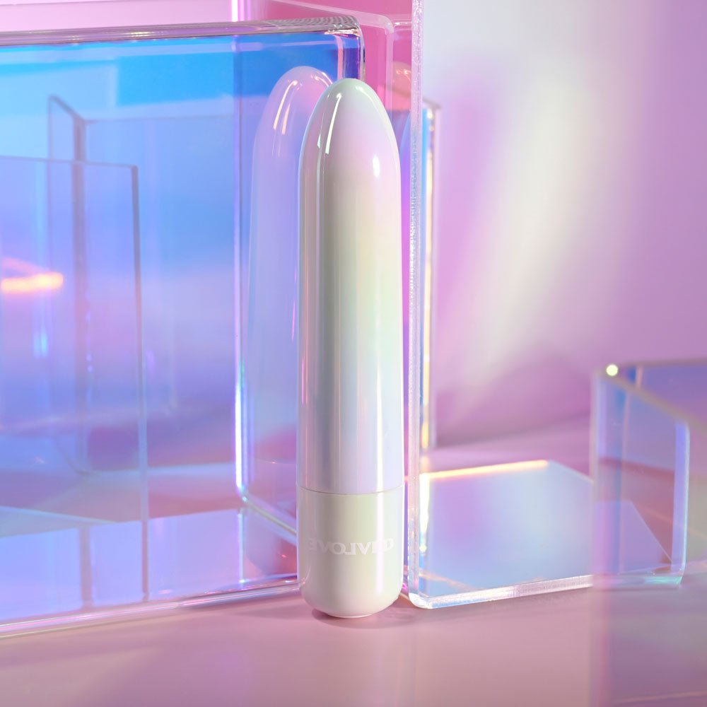 Evolved EASY DOES IT - Pearlescent White 10 cm USB Rechargeable Bullet - Silk and Sin