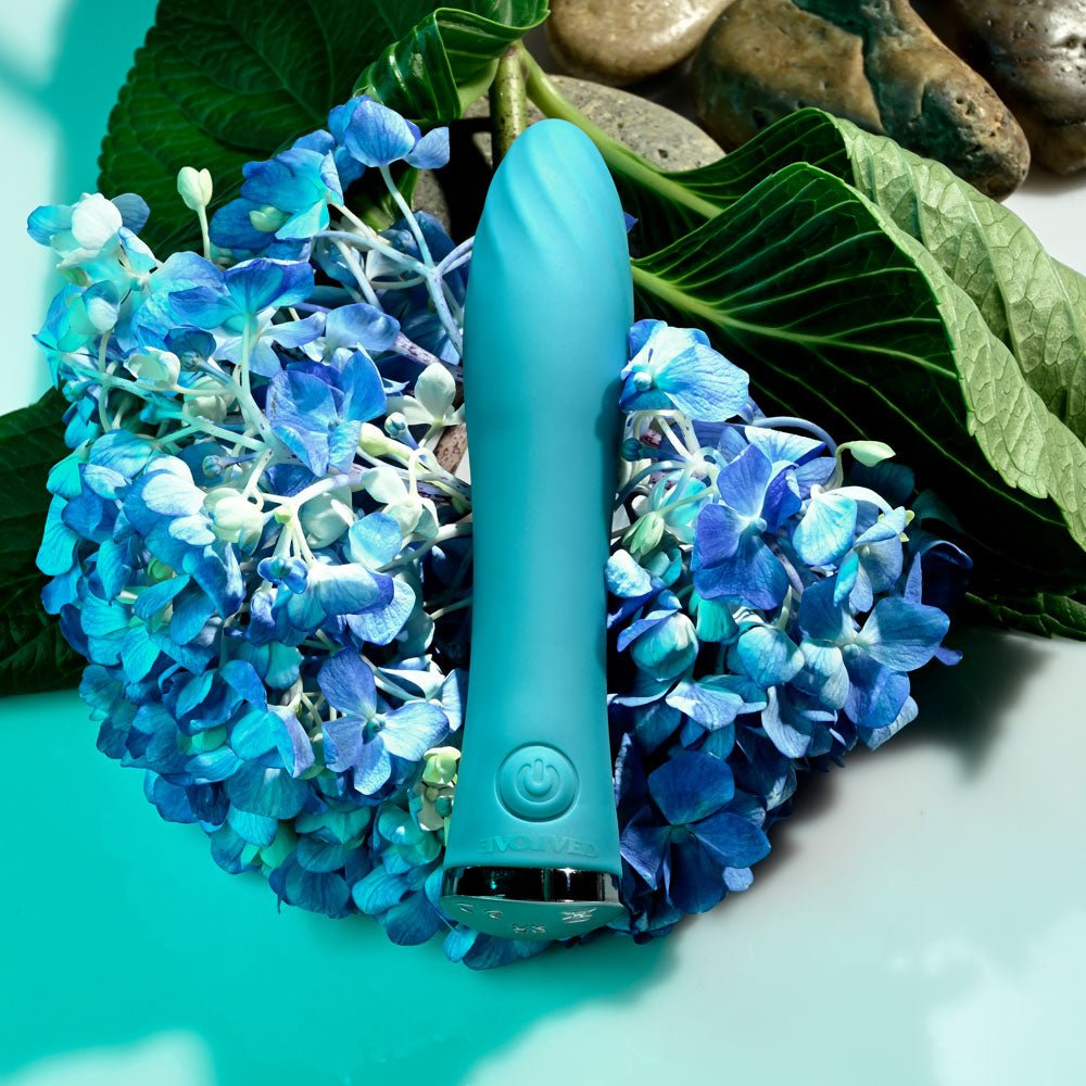 Evolved ULTRA WAVE - Blue 13 cm USB Rechargeable Mini Vibrator - Silk and Sin