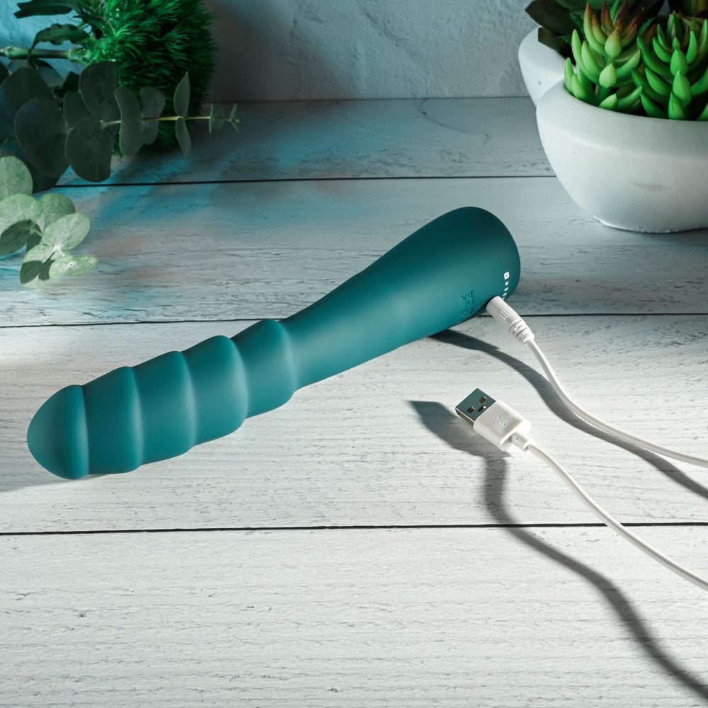 Gender X SCORPION - Green 21.2 cm USB Rechargeable Vibrator - Silk and Sin