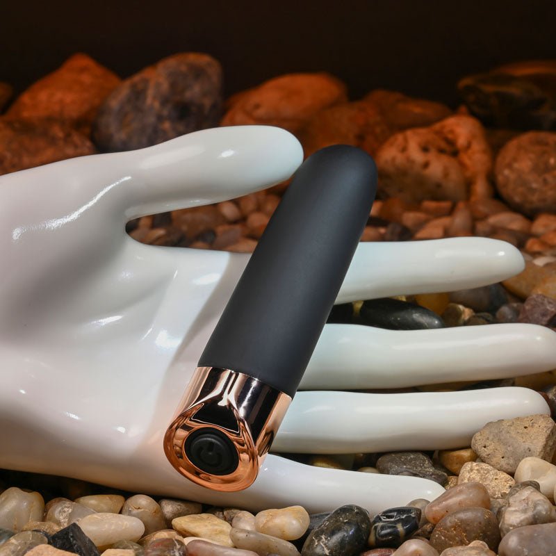 Gender X THE GOLD STANDARD - Black/Rose Gold 10 cm USB Rechargeable Bullet - Silk and Sin