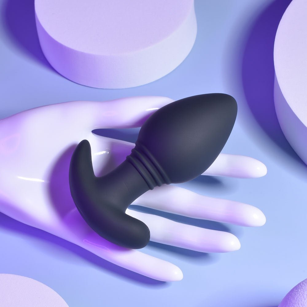 Playboy Pleasure PLUG & PLAY - Black 10.3 cm USB Rechargeable Vibrating Butt Plug with Wireless Remote - Silk and Sin