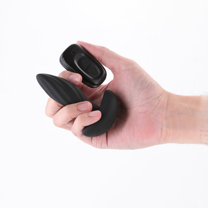 Renegade Flash - Black - Black 10.3 cm USB Rechargeable Vibrating Butt Plug - Silk and Sin