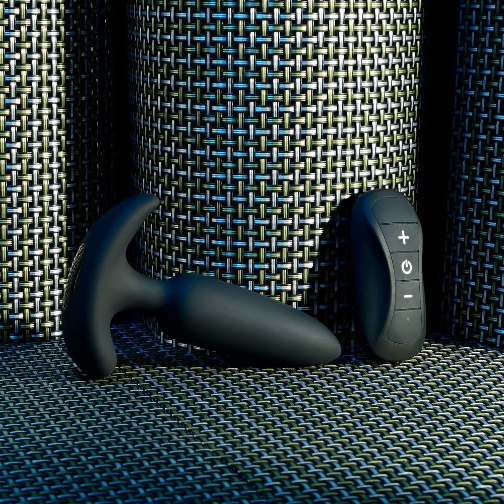 Selopa BLACK BEAUTY - Black 11.3 cm USB Rechargeable Vibrating Butt Plug with Wireless Remote - silkandsin