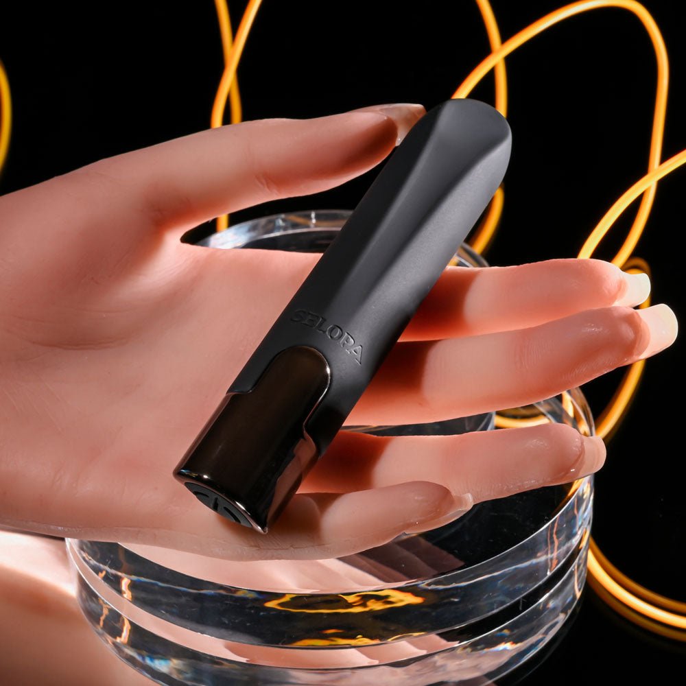 Selopa LITTLE BUDDY - Black 11.1 cm USB Rechargeable Vibrating Bullet - silkandsin