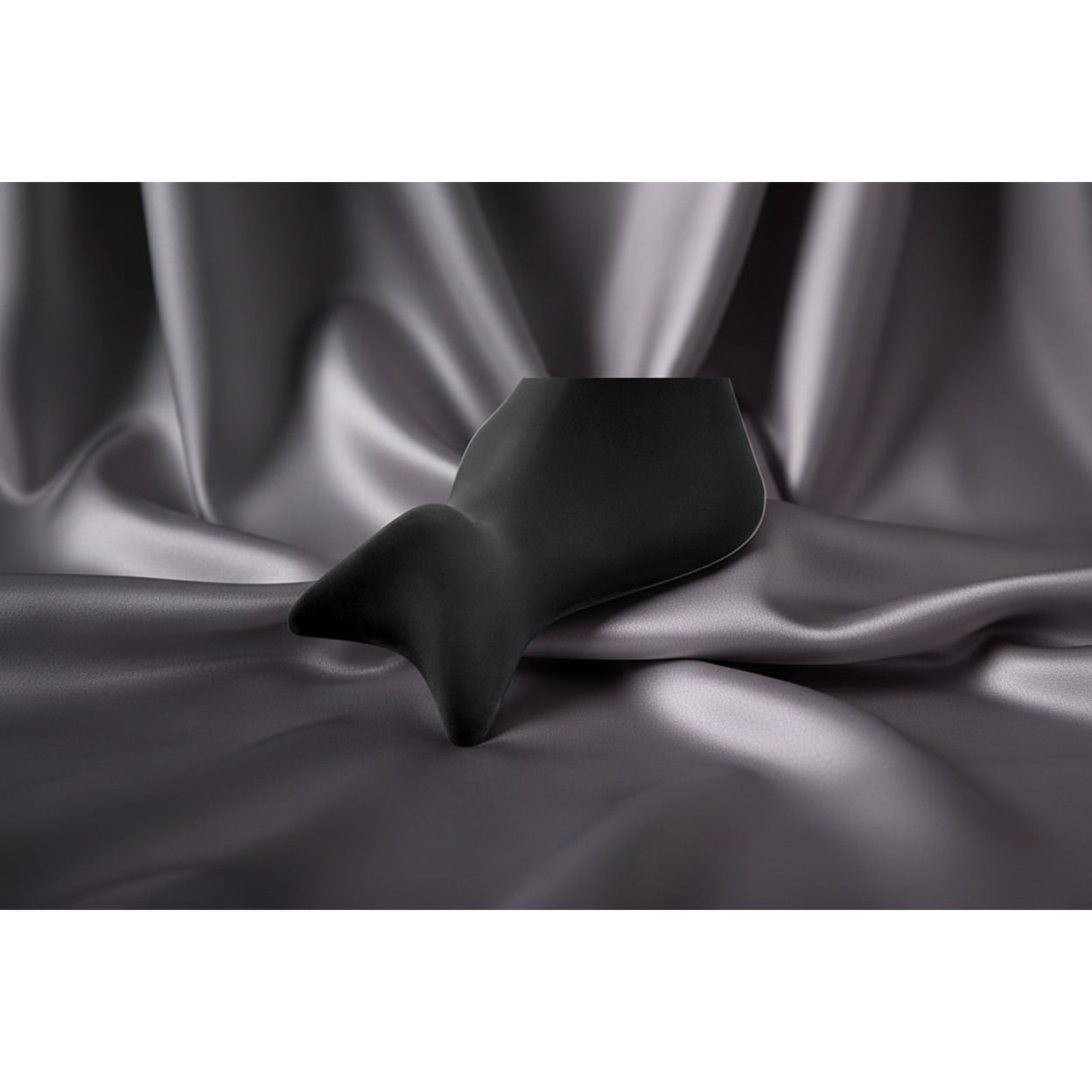 Adam & Eve THE RUMBLING RIDER - Black Rechargeable Vibrating Grinder Pad