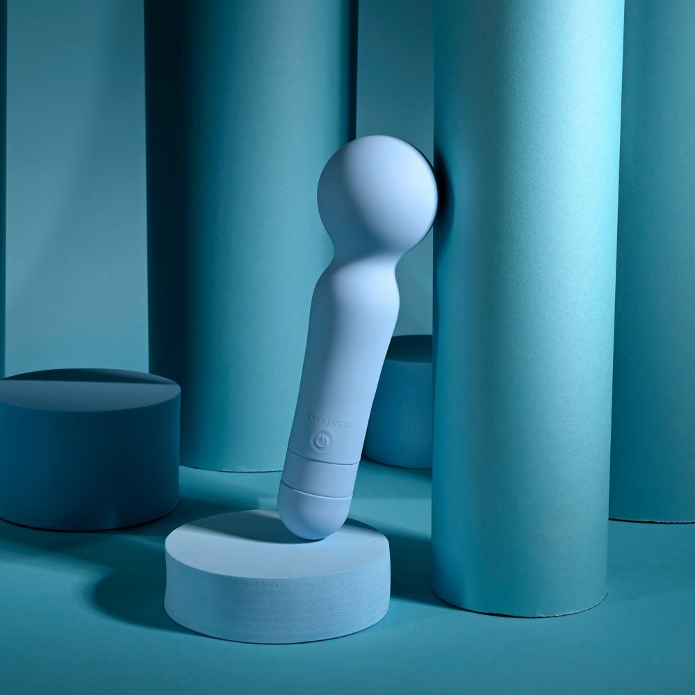 Evolved IRIS - Blue 18.3 cm USB Rechargeable Massage Wand - Silk and Sin