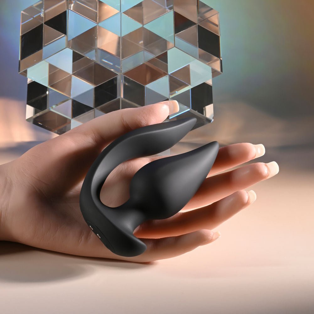 Evolved THE GENIE - Black 11.2 cm USB Rechargeable Vibrating Plug with Wireless Remote - Silk and Sin