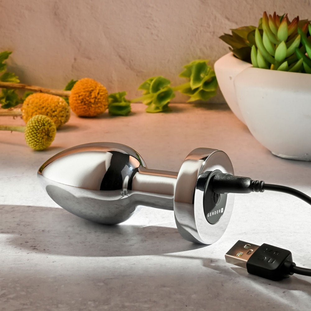 Gender X ROCKIN METAL PLUG XL - Chrome 10.5 cm USB Rechargeable Vibrating XL Butt Plug - Silk and Sin