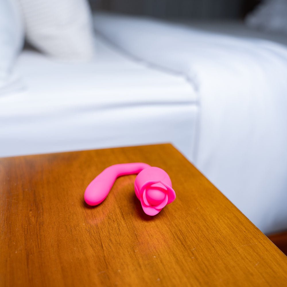 Maia MEADOW - Pink 14 cm USB Rechargeable Flower Stimulator - Silk and Sin