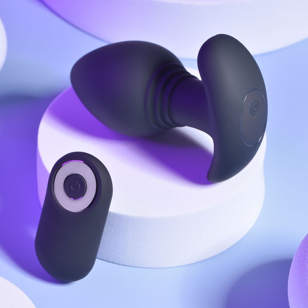 Playboy Pleasure PLUG & PLAY - Black 10.3 cm USB Rechargeable Vibrating Butt Plug with Wireless Remote - Silk and Sin