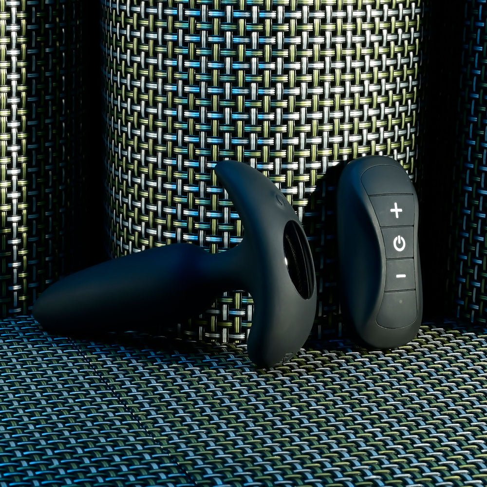 Selopa BLACK BEAUTY - Black 11.3 cm USB Rechargeable Vibrating Butt Plug with Wireless Remote - silkandsin