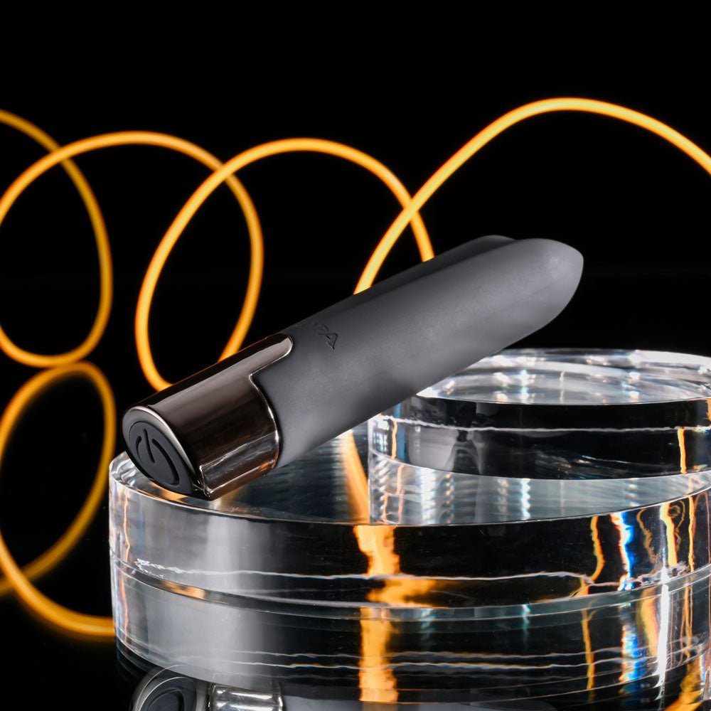 Selopa LITTLE BUDDY - Black 11.1 cm USB Rechargeable Vibrating Bullet - silkandsin